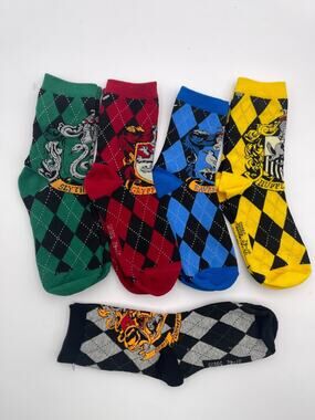 Harry Potter House Crest Crew Socks 5 Pair Size 5-9.5 Red Blue Black Yellow
